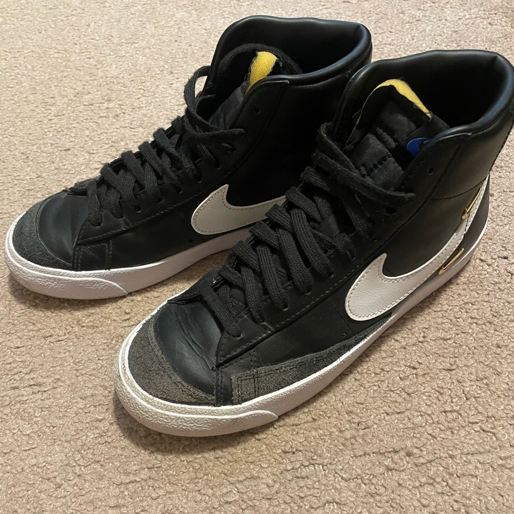 Nike Blazer Mid '77 SE Black Metallic Gold Sisterhood - Picture 6 of 7